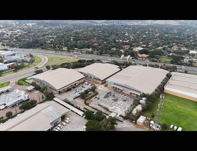 7,671M² WAREHOUSE TO LET IN LONGMEADOW